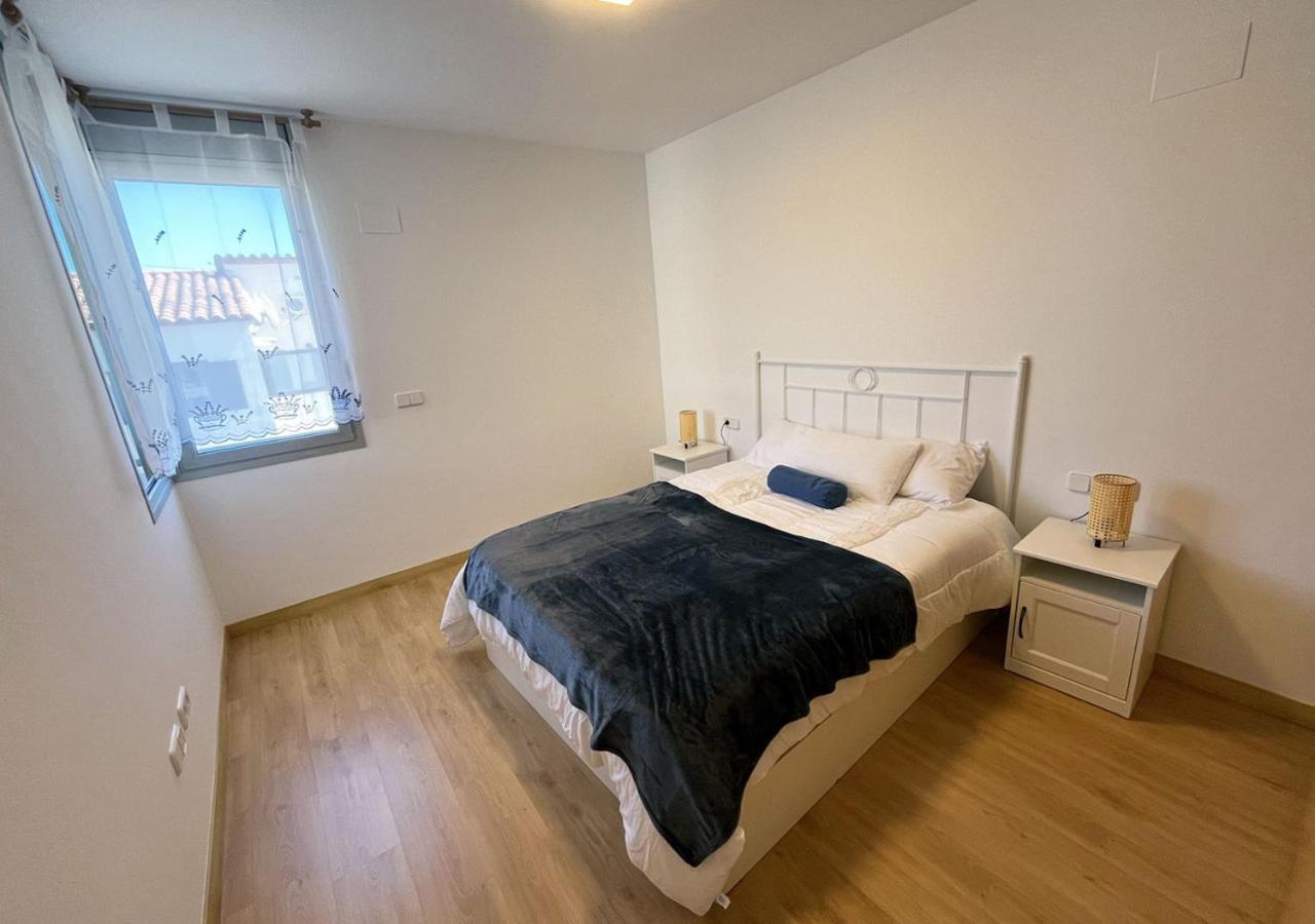 2-Bedroom Brand New Apartment Steps From The Beach Llanca Exterior photo