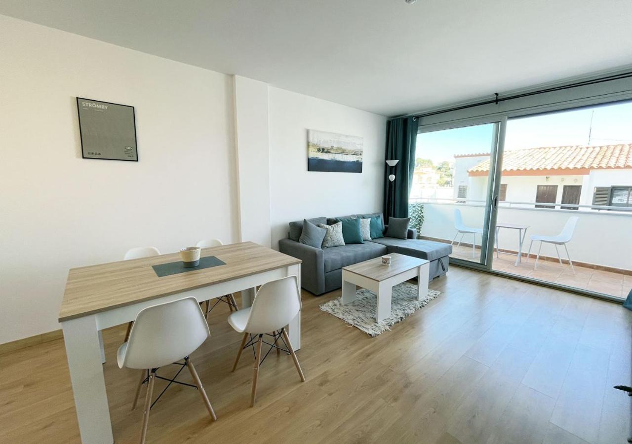 2-Bedroom Brand New Apartment Steps From The Beach Llanca Exterior photo