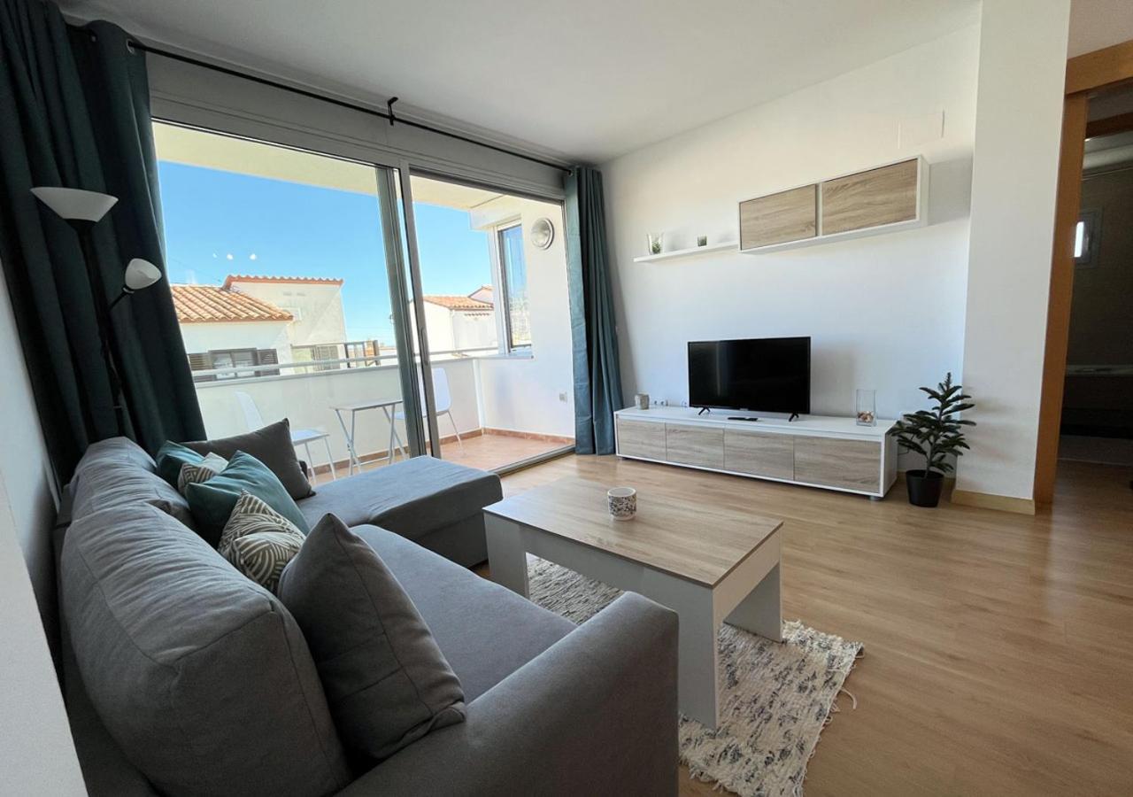 2-Bedroom Brand New Apartment Steps From The Beach Llanca Exterior photo